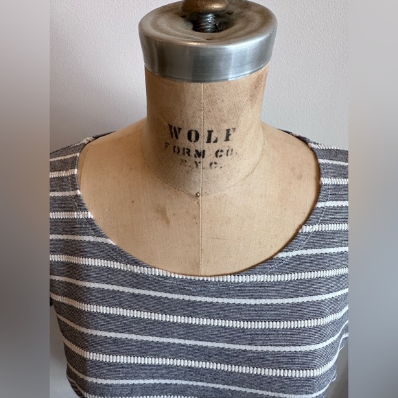 Jones New York Woven Tee Navy Blue White Stripe Boxy Cuffed Short Sleeve EUC - Picture 3 of 10